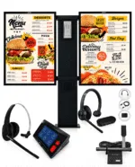 Dos pantallas de menú de restaurante en un soporte central con hardware POS asociado: auriculares, terminal táctil, lector de tarjetas y cables.